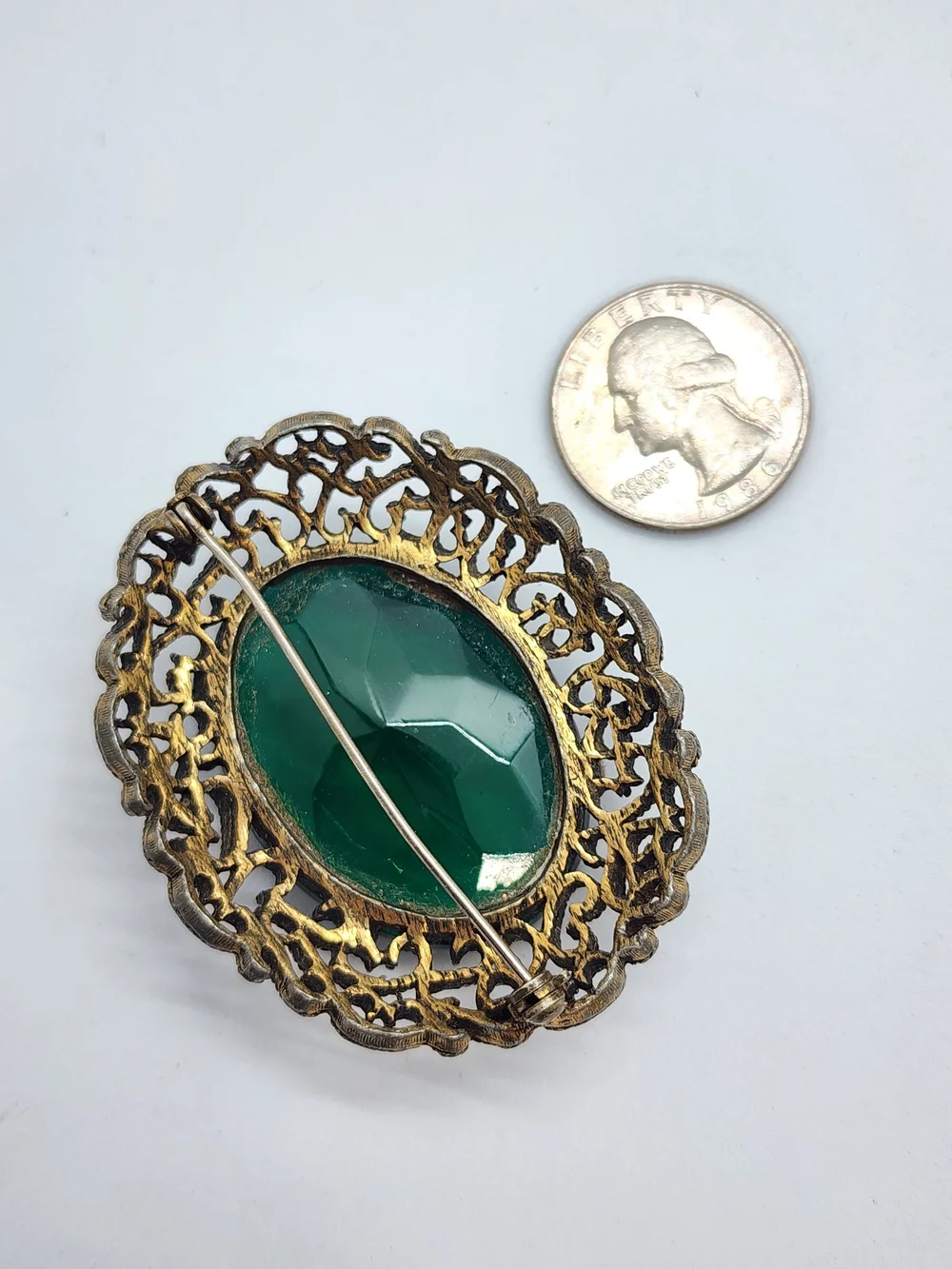 ✨️ 5 For 25 ✨️Vintage-Style Emerald Green Oval Statement Brooch